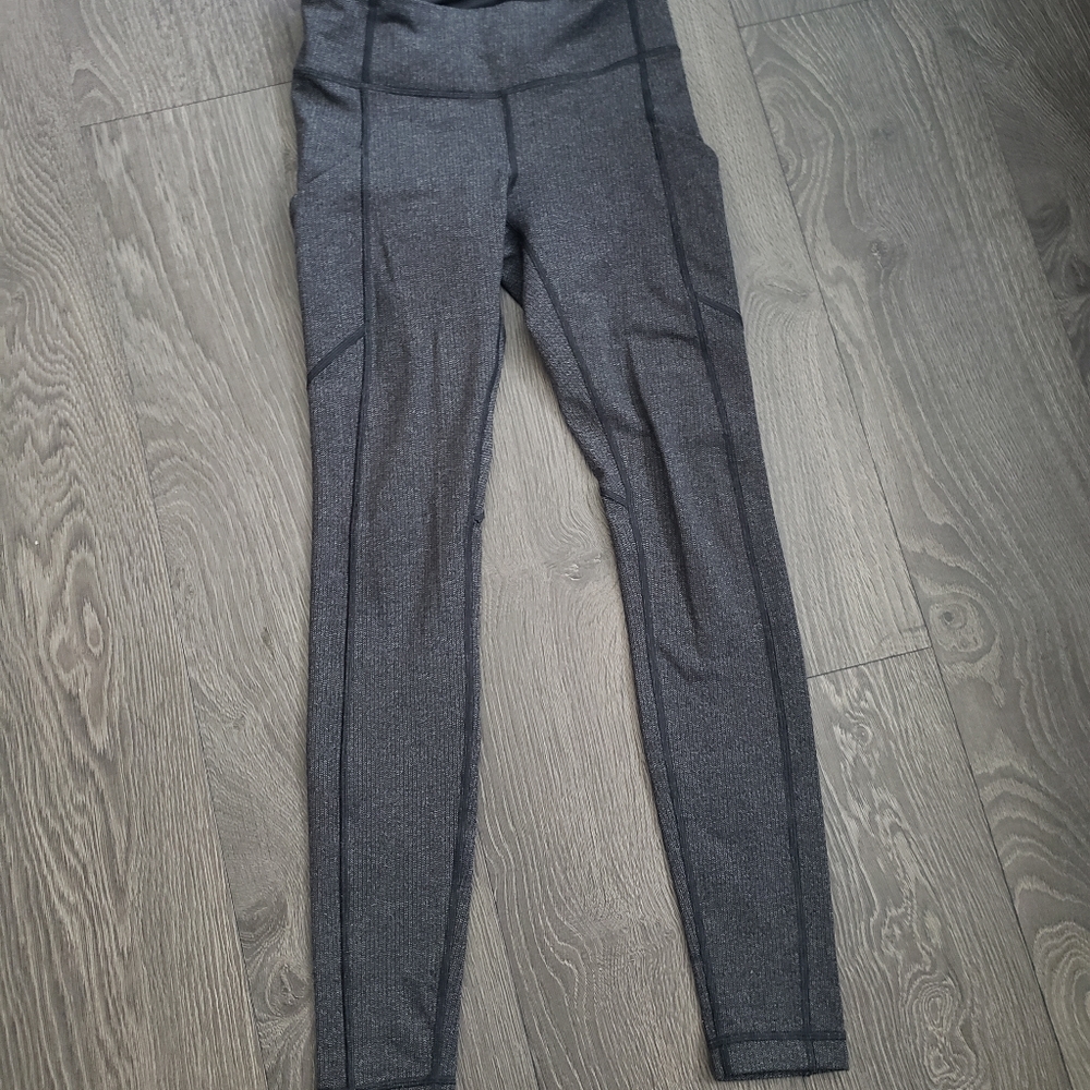 Lululemon like new leggings size 4